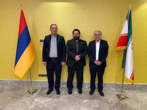 دیدار رئیس اتاق با وزیر اقتصاد ارمنستان (سمت چپ) و سفیر جمهوری ارمنستان در ایران (سمت راست)