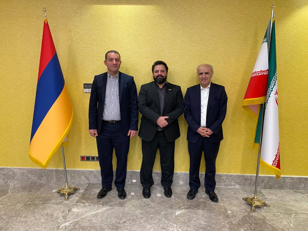 دیدار رئیس اتاق با وزیر اقتصاد ارمنستان (سمت چپ) و سفیر جمهوری ارمنستان در ایران (سمت راست)